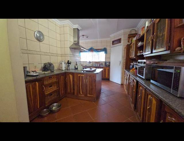 5 BEDROOM HOUSE FOR SALE IN KARENPARK